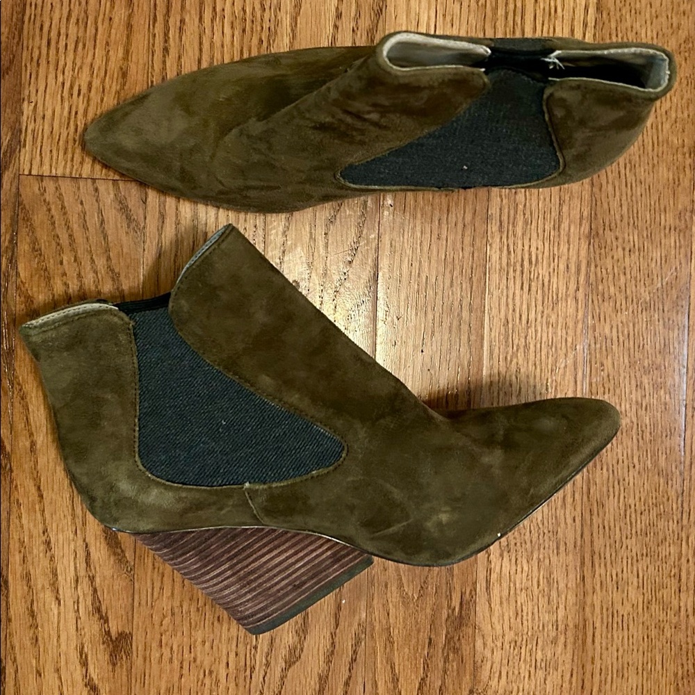 Women’s suede short boots Steve Madden size 6